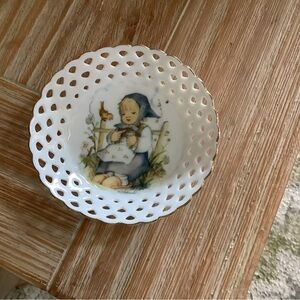 Hummel cute dish collectors  will love this